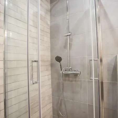 Spacious Unique Luxurious דירה *